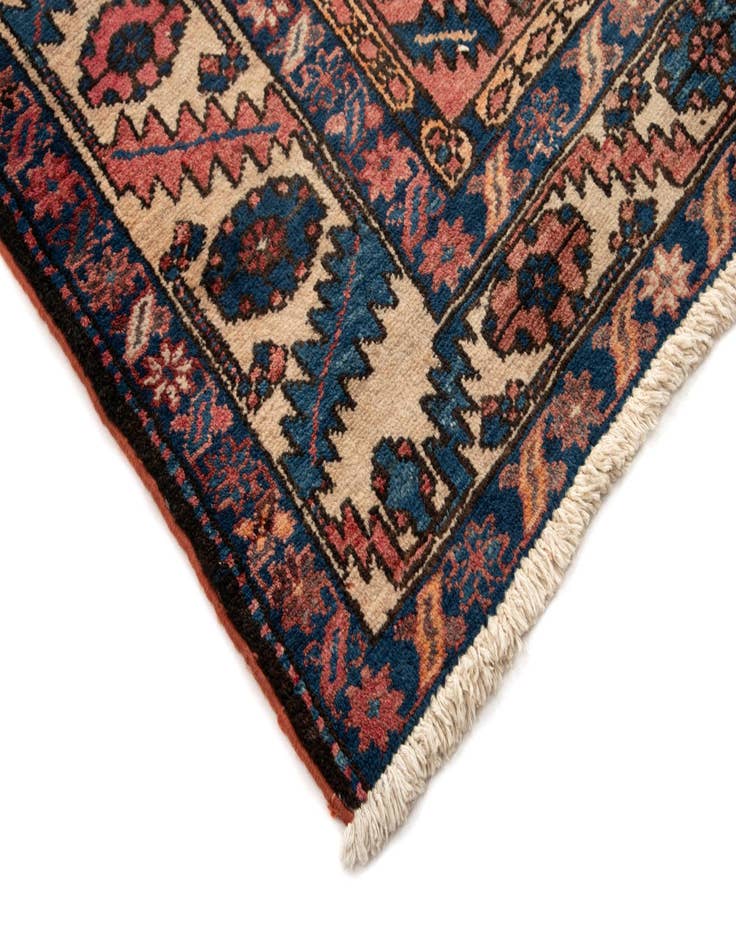 Detail image of  6' 10 x 10' 1 Bachtiar Wool Rug