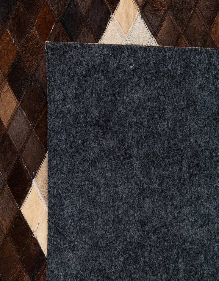 Detail image of  5' x 7' 10 Cowhide Stocks Rug
