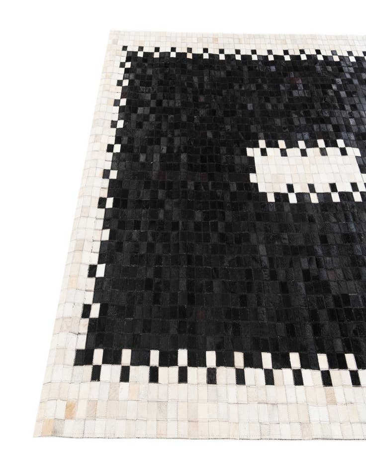 Detail image of  5' x 7' 10 Cowhide Stocks Rug