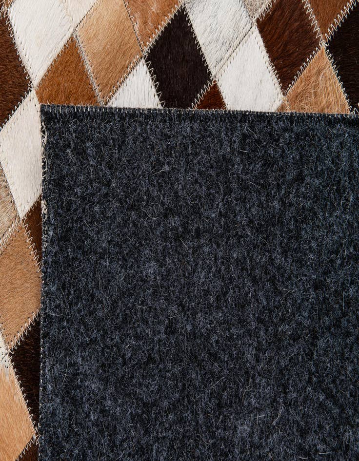 Detail image of  4' 7 x 6' 7 Cowhide Stocks Rug