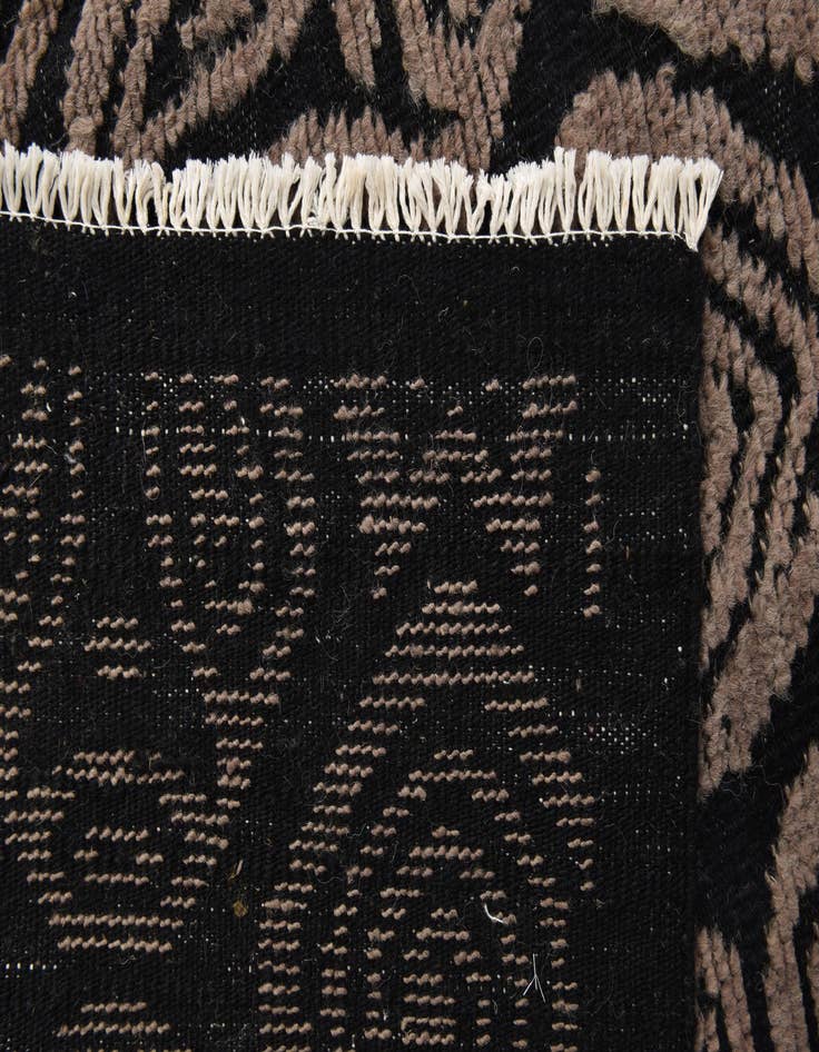 Detail image of  9' 2 x 13' 2  Hand Knotted Darya Wool Rug