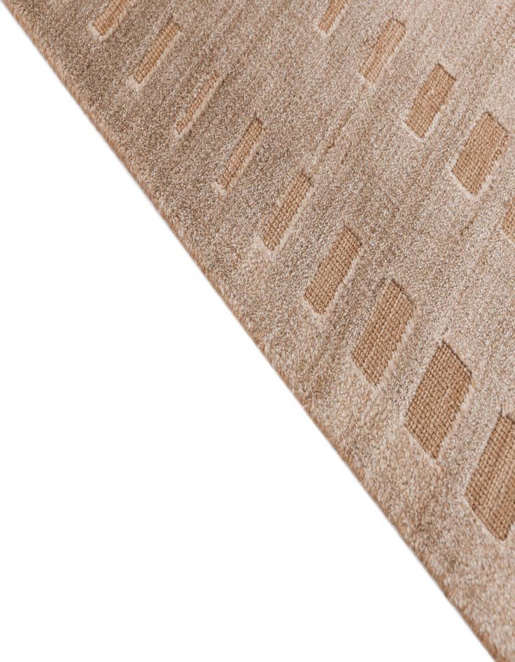 Detail image of  6' 5 x 9' 8  Hand Knotted Darya Wool Rug