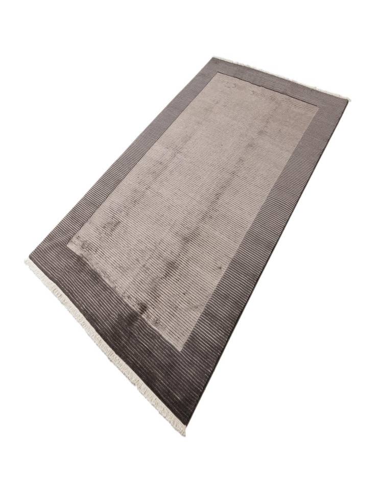 Detail image of  6' 6 x 9' 10  Hand Knotted Darya Wool Rug