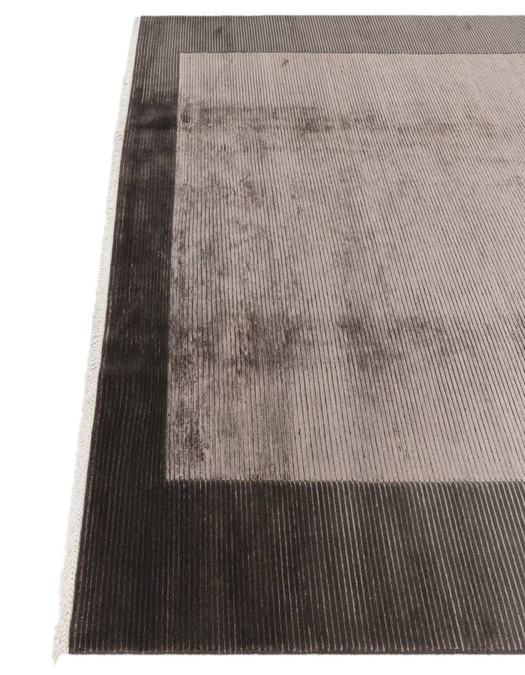 Detail image of  6' 6 x 9' 10  Hand Knotted Darya Wool Rug