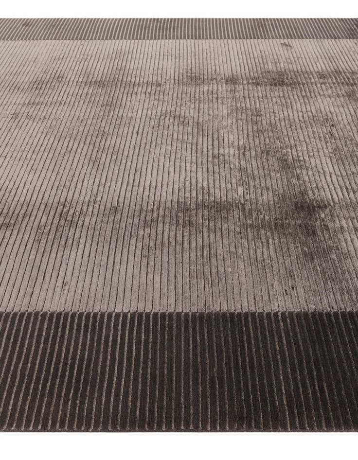 Detail image of  6' 6 x 9' 10  Hand Knotted Darya Wool Rug