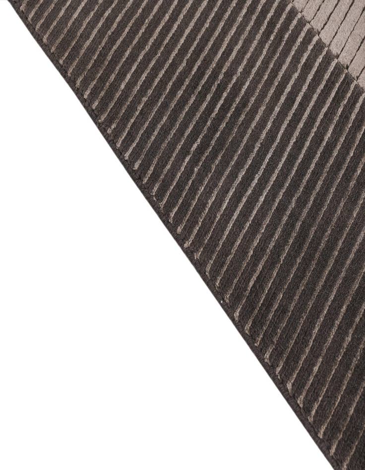 Detail image of  6' 6 x 9' 10  Hand Knotted Darya Wool Rug