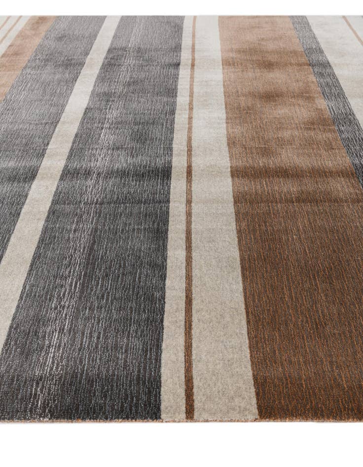 Detail image of  6' 7 x 9' 9  Hand Knotted Darya Wool Rug