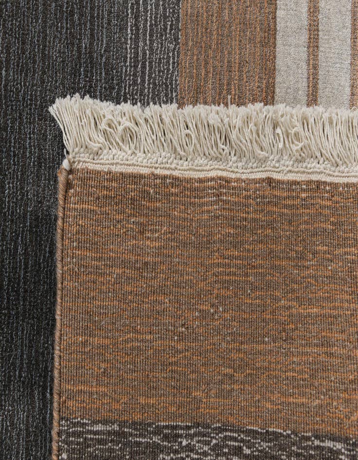 Detail image of  6' 7 x 9' 9  Hand Knotted Darya Wool Rug