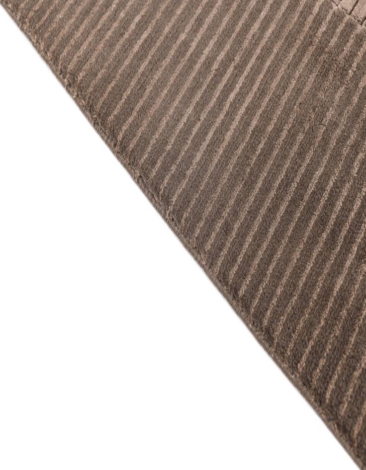 Detail image of  6' 6 x 9' 10  Hand Knotted Darya Wool Rug