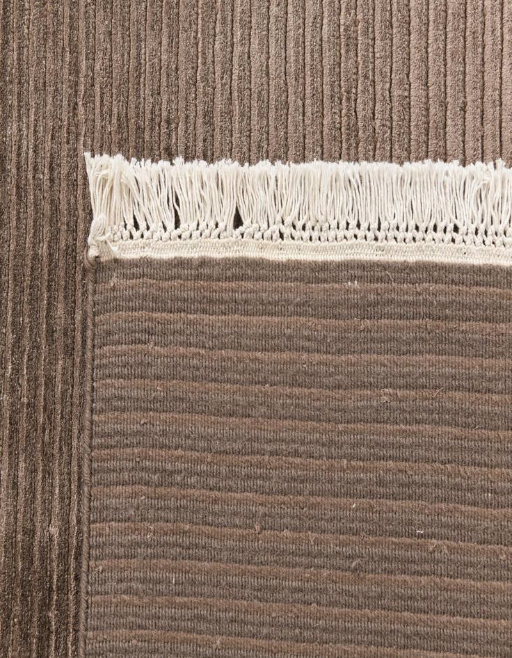 Detail image of  6' 6 x 9' 10  Hand Knotted Darya Wool Rug