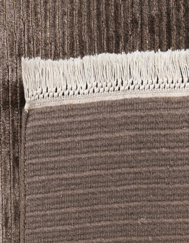 Detail image of  4' 11 x 6' 8  Hand Knotted Darya Wool Rug
