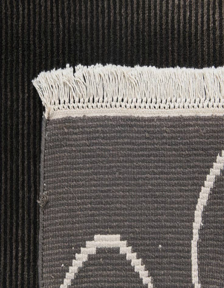 Detail image of  4' 11 x 6' 7  Hand Knotted Darya Wool Rug