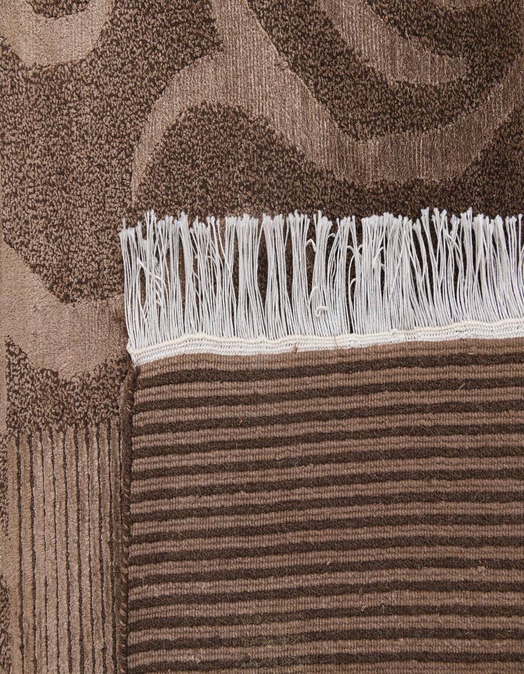 Detail image of  5' 8 x 8' Darya Rug