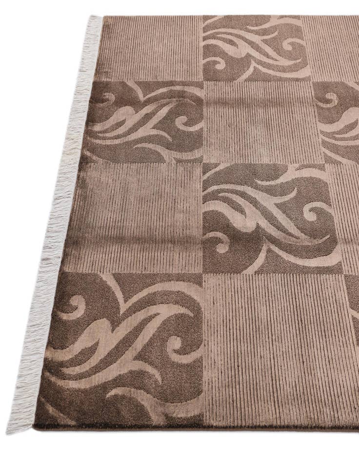 Detail image of  5' 8 x 8' Darya Rug