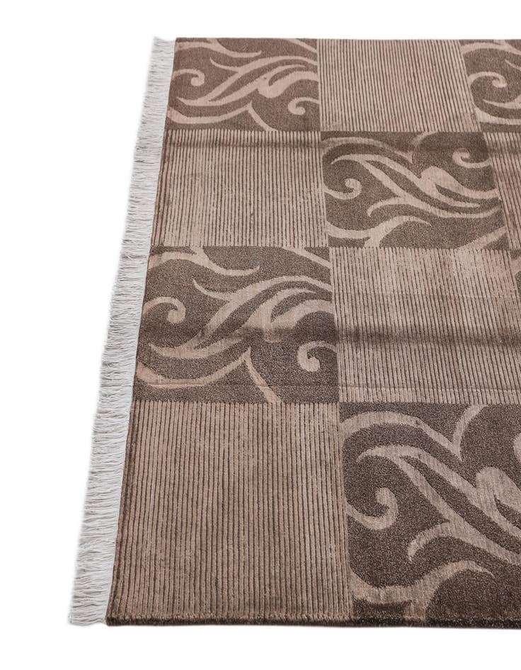 Detail image of  5' 9 x 8' Darya Rug