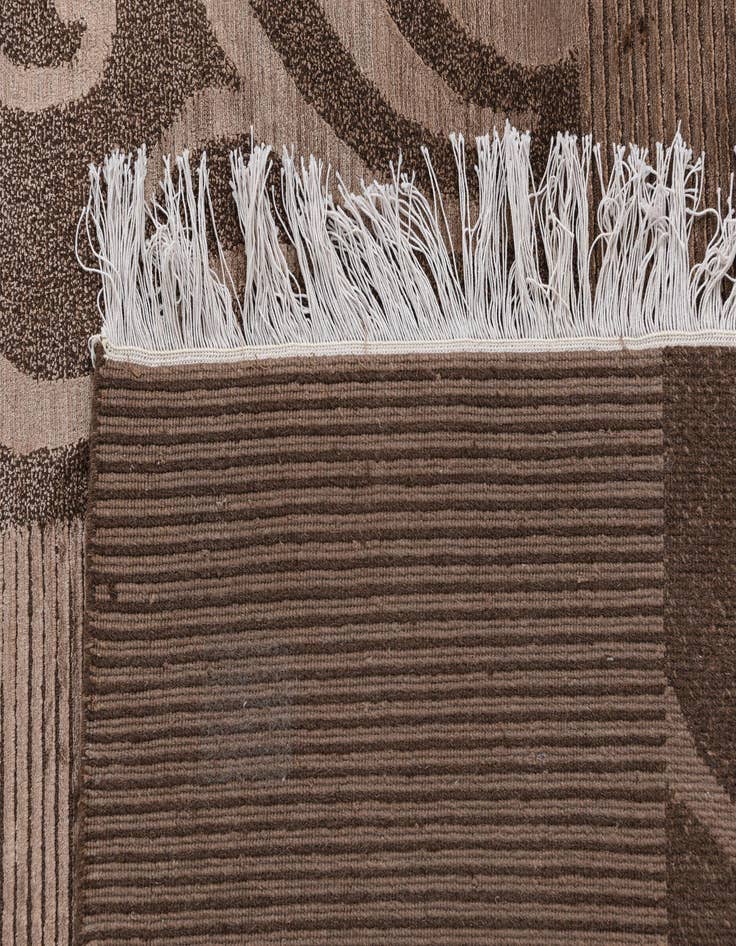 Detail image of  5' 9 x 8' Darya Rug