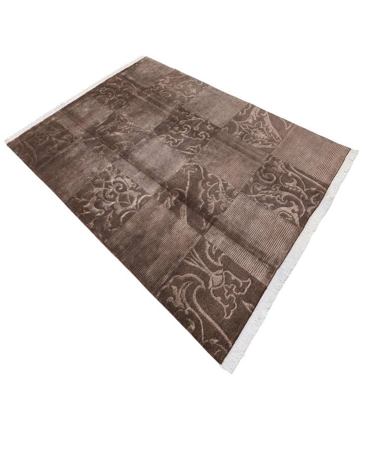 Detail image of  5' 5 x 8' Darya Rug