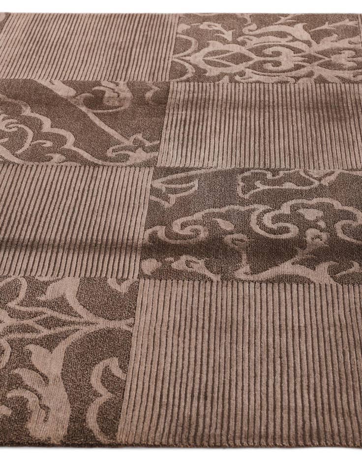 Detail image of  5' 5 x 8' Darya Rug