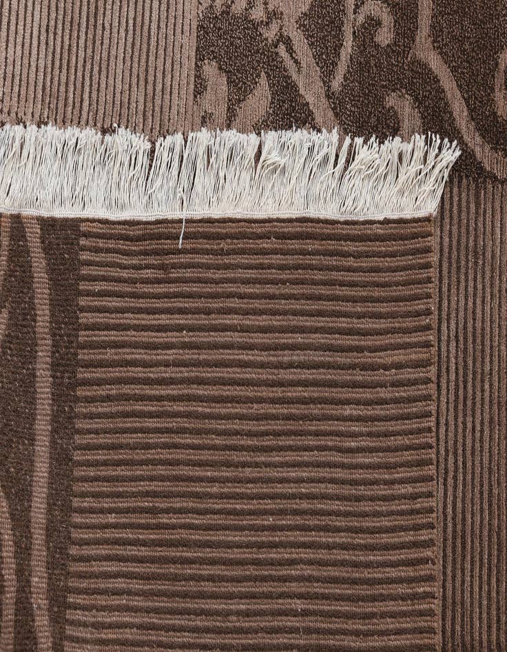 Detail image of  5' 5 x 8' Darya Rug