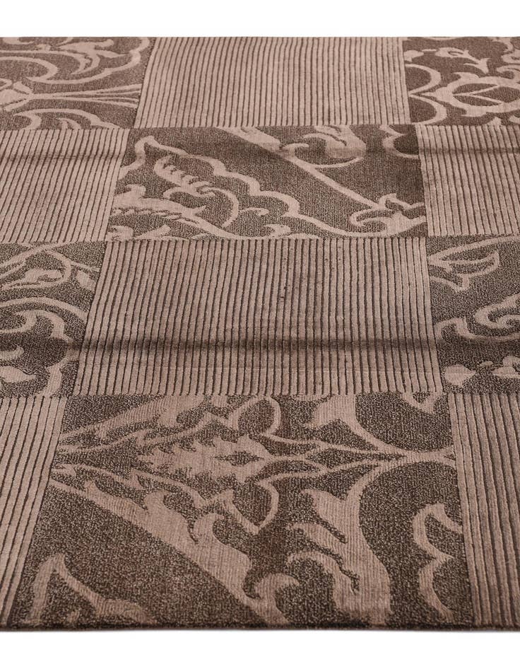 Detail image of  5' 9 x 8' Darya Rug