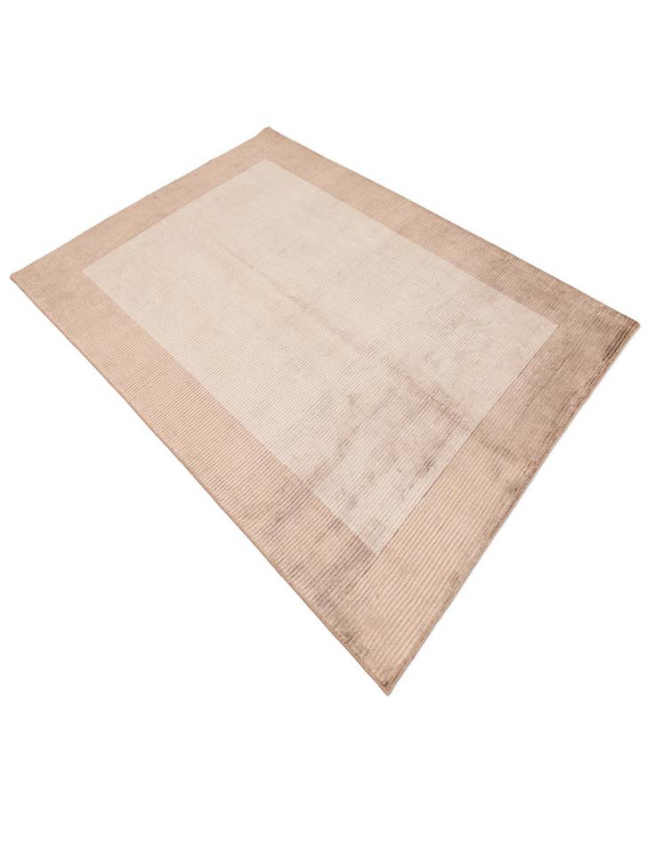 Detail image of  5' 5 x 7' 9 Darya Rug