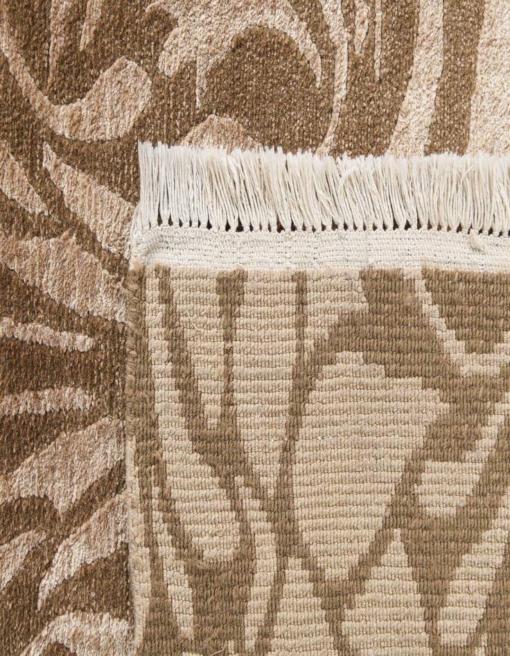Detail image of  5' 7 x 7' 10  Hand Knotted Darya Wool Rug