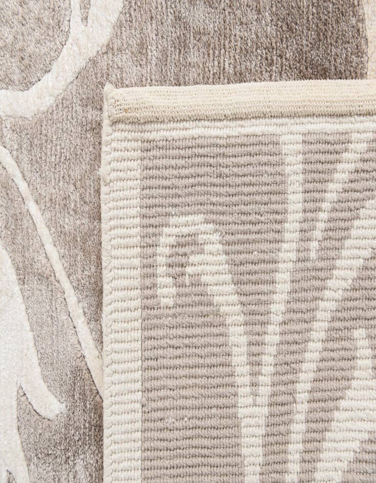 Detail image of  5' 9 x 7' 10  Hand Knotted Darya Wool Rug