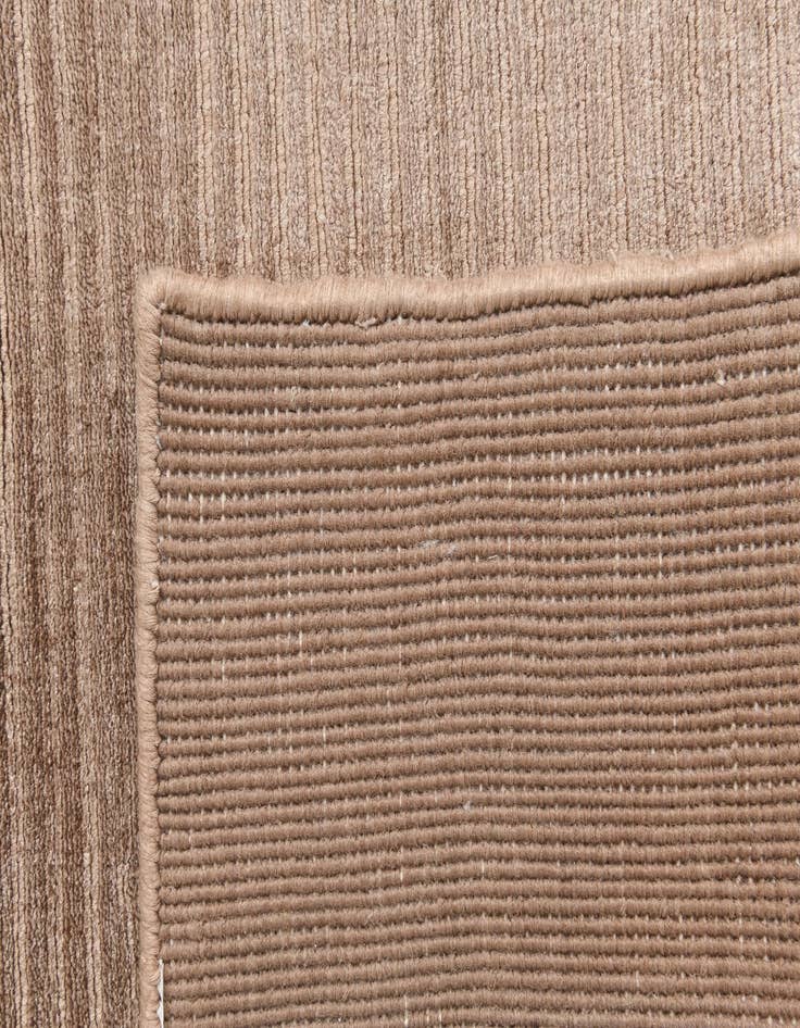 Detail image of  2' 8 x 5'  Hand Knotted Darya Wool Rug