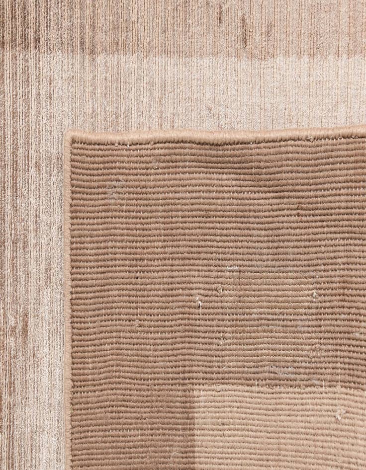 Detail image of  2' 8 x 4' 11  Hand Knotted Darya Wool Rug