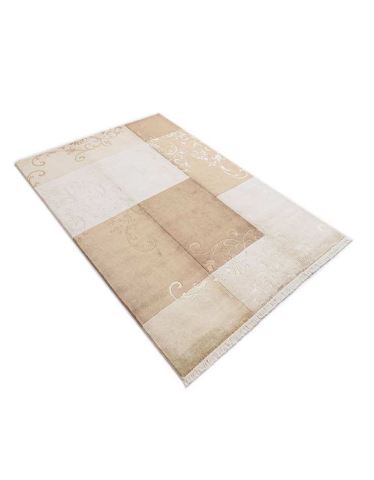 Detail image of  5' 7 x 8' Darya Rug