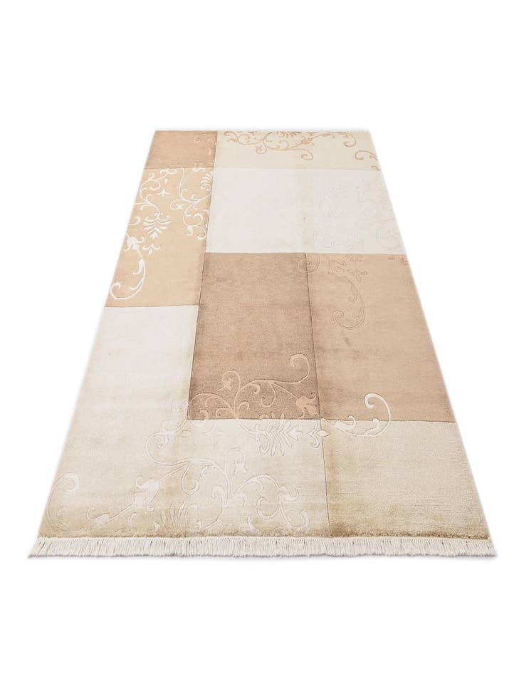 Detail image of  5' 7 x 8' Darya Rug