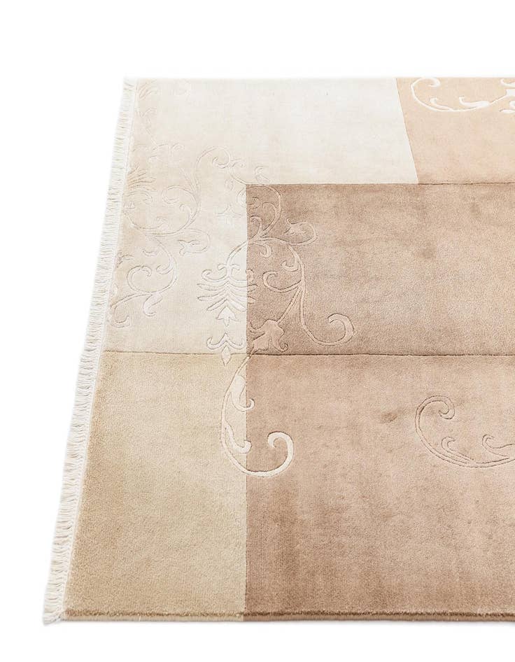 Detail image of  5' 7 x 8' Darya Rug