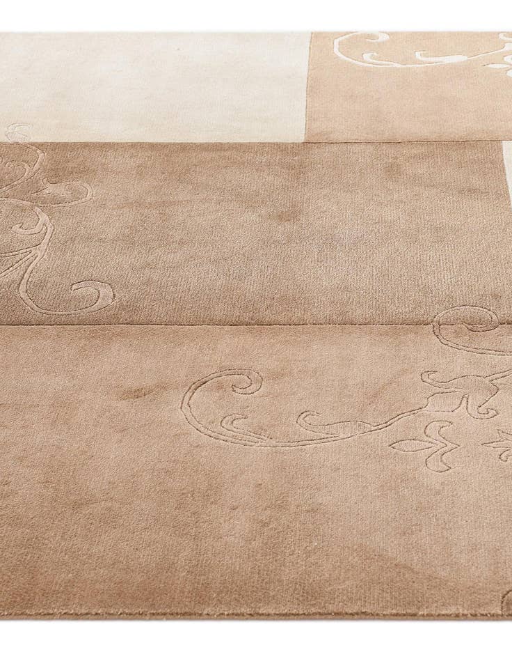 Detail image of  5' 7 x 8' Darya Rug