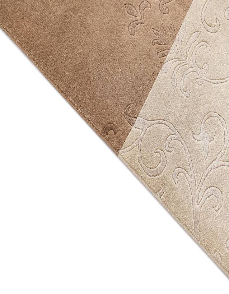 Detail image of  5' 7 x 8' Darya Rug