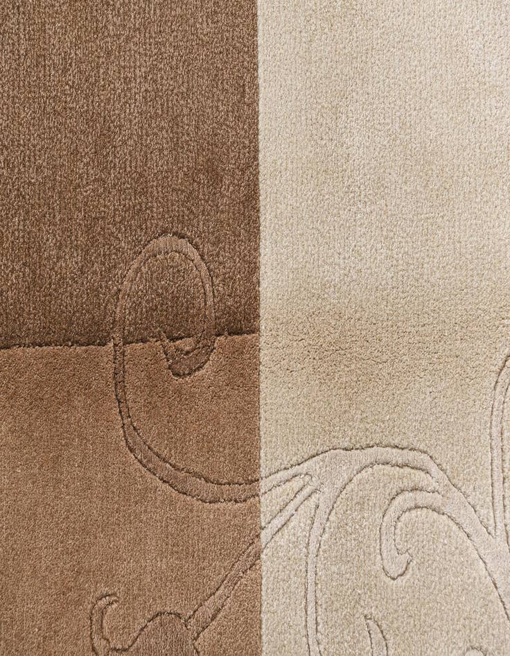 Detail image of  5' 7 x 8' Darya Rug