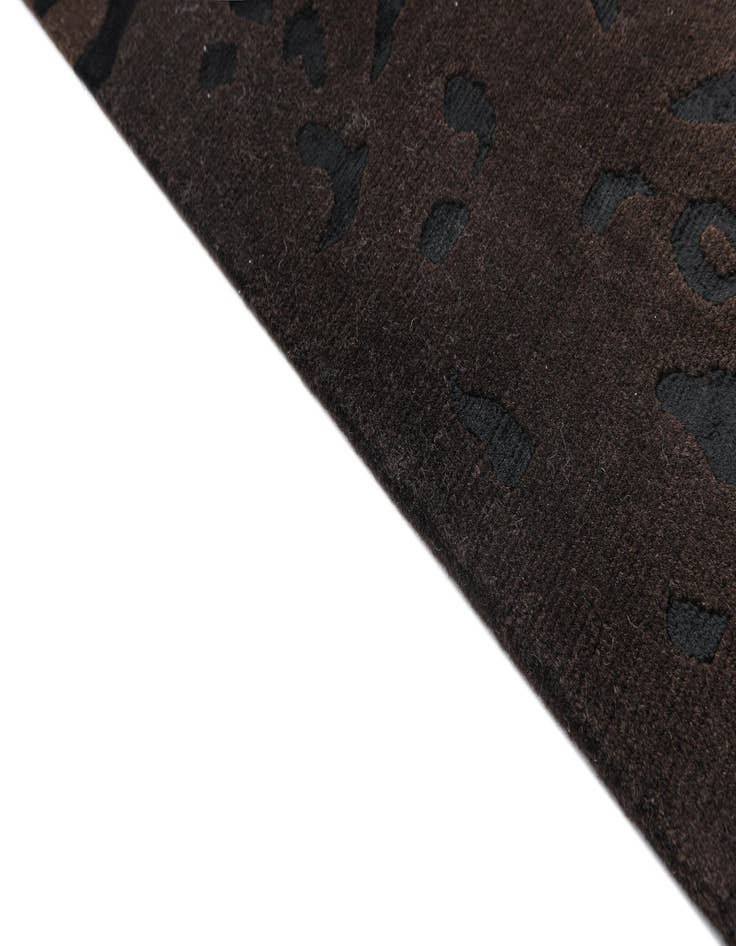 Detail image of  5' 9 x 8' Darya Rug