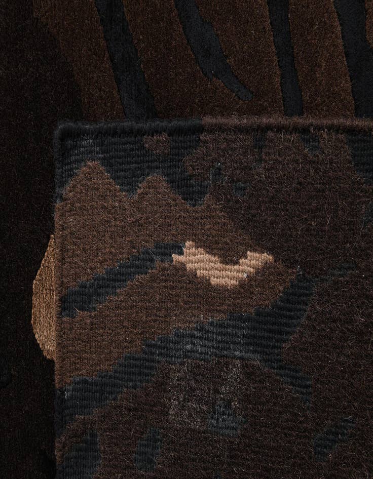 Detail image of  5' 9 x 8' Darya Rug