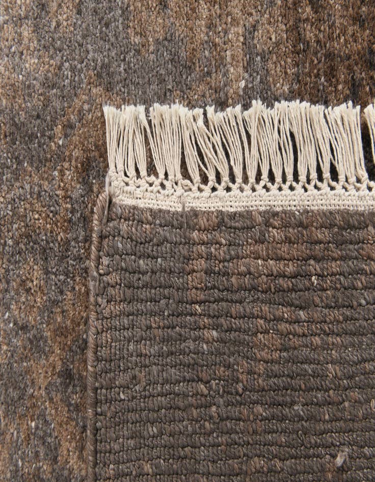 Detail image of  6' 7 x 9' 10  Hand Knotted Darya Wool Rug