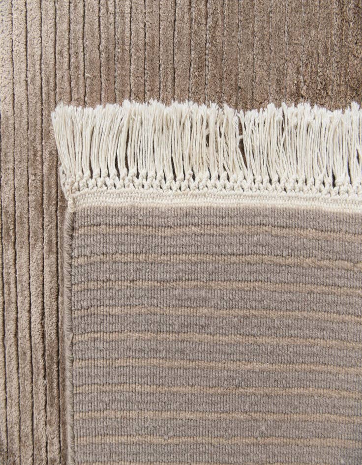 Detail image of  6' 7 x 9' 10  Hand Knotted Darya Wool Rug