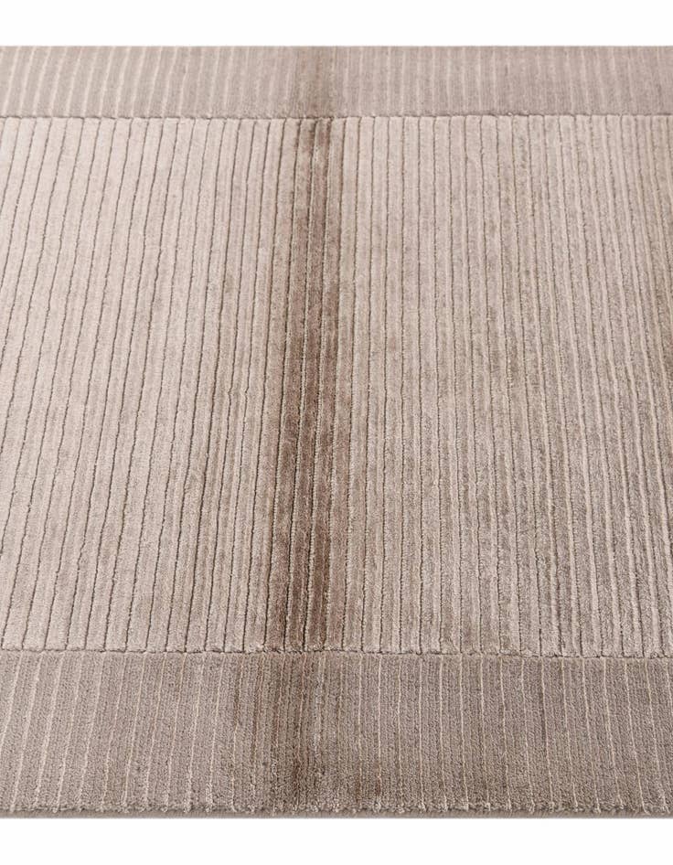 Detail image of  2' 7 x 5'  Hand Knotted Darya Wool Rug