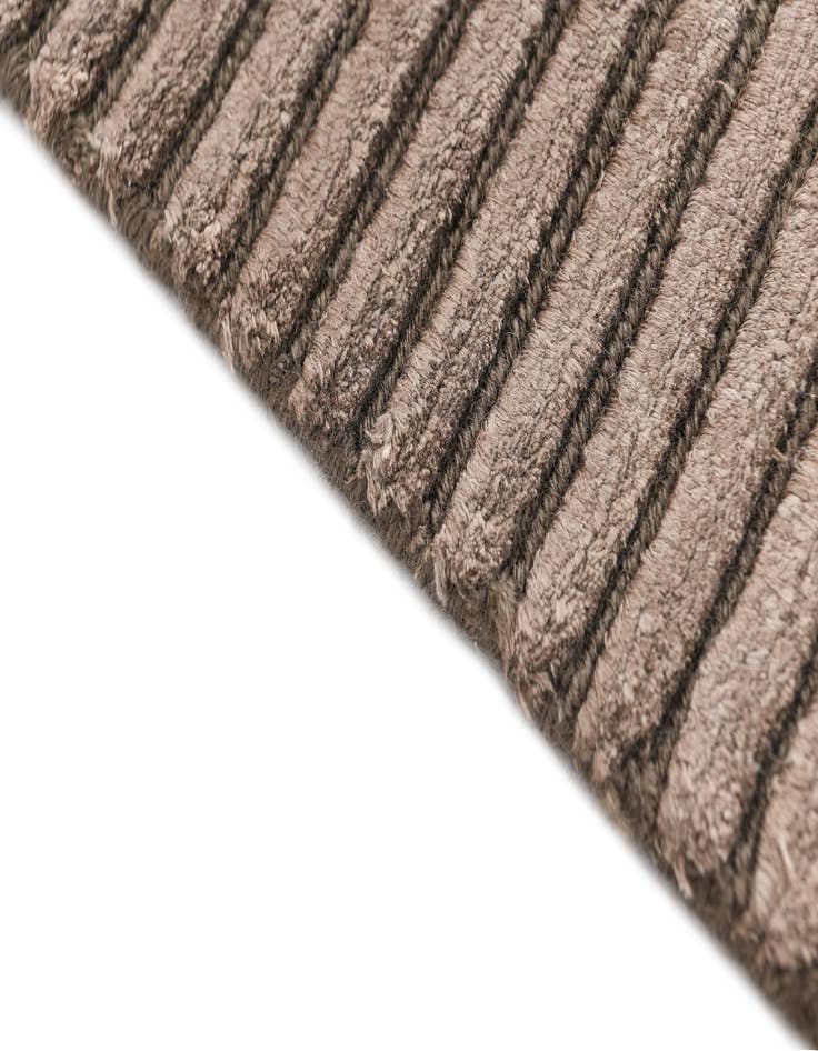 Detail image of  3' 11 x 5' 10 Darya Rug