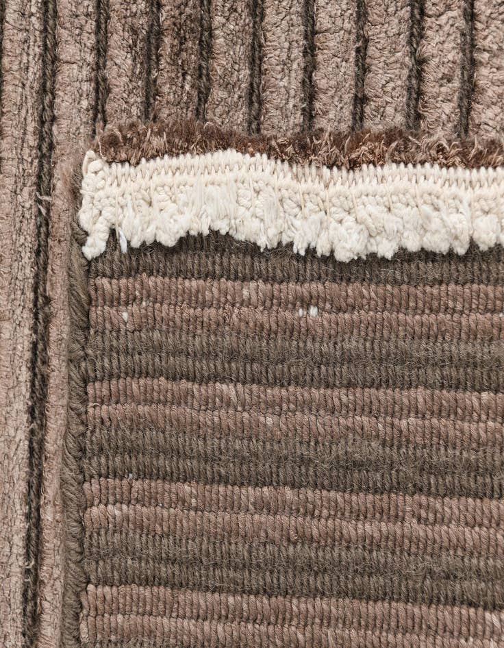 Detail image of  3' 11 x 5' 10 Darya Rug