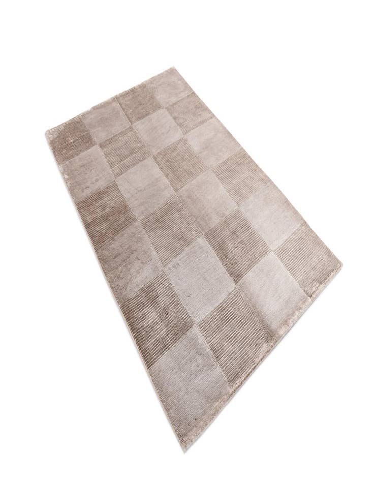 Detail image of  4' x 6' Darya Rug