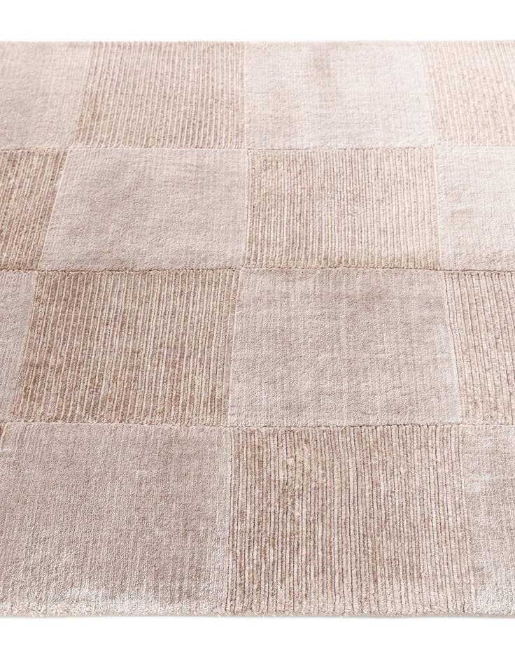 Detail image of  3' 11 x 6' 1 Darya Rug