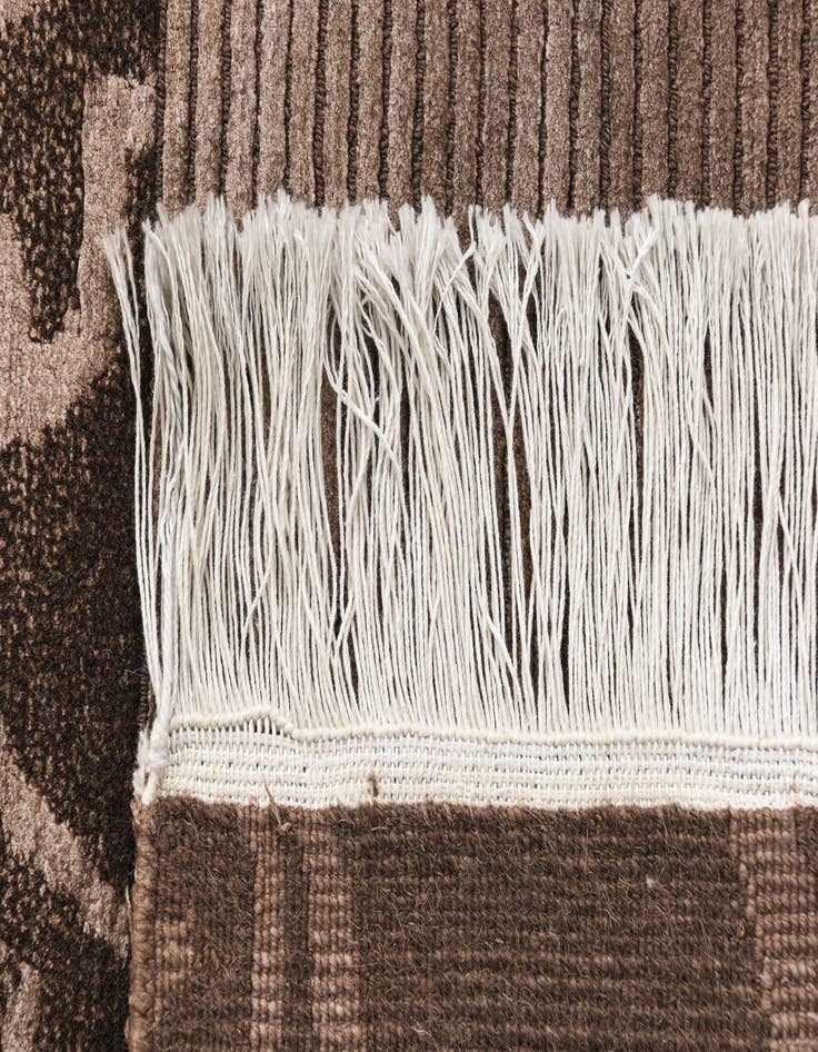 Detail image of  4' 1 x 6' Darya Rug