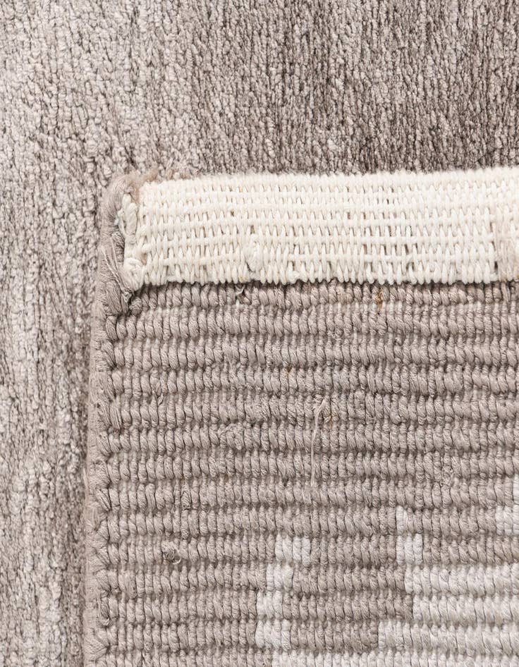 Detail image of  3' 10 x 5' 11 Darya Rug