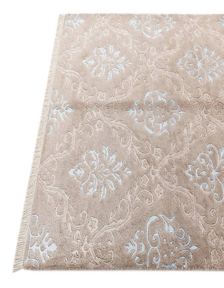 Detail image of  4' 3 x 6' 4 Darya Rug