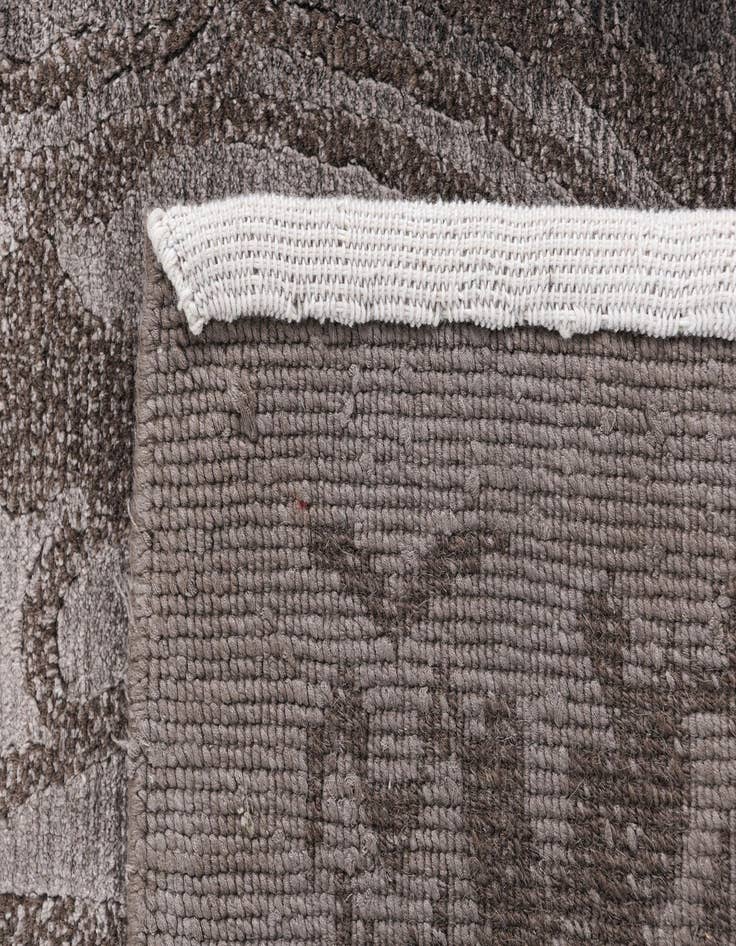 Detail image of  4' 1 x 6' Darya Rug