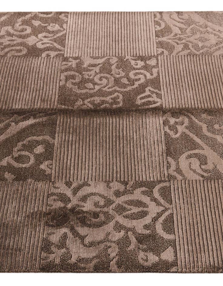 Detail image of  4' 1 x 6' Darya Rug