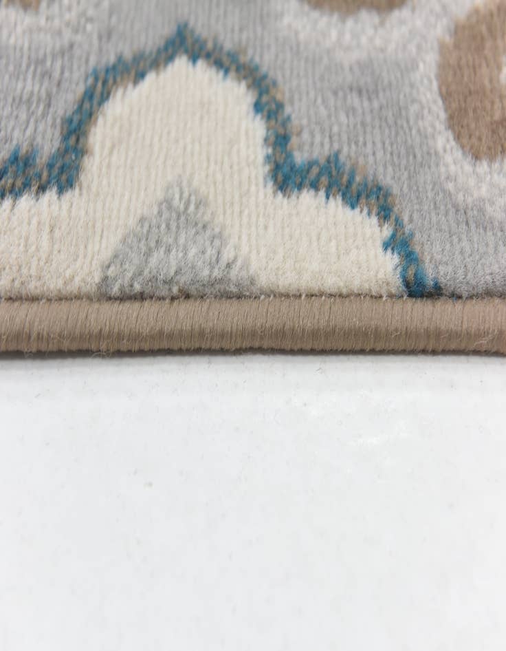 Detail image of  6' 7 x 9' 6 Diana Rug